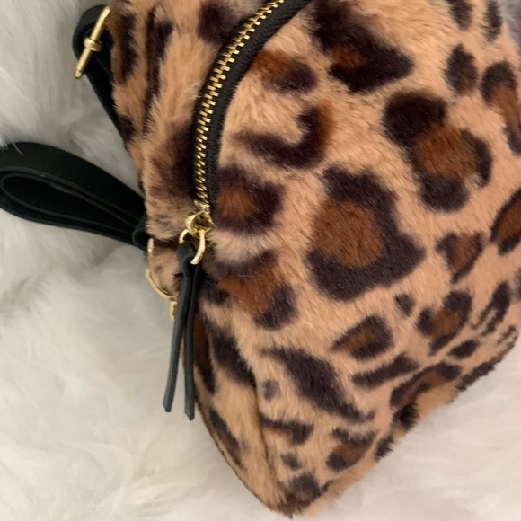 Mini Fur Backpack - Picture 2 of 4